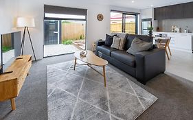 2Br Townhouse: Cosy, Close To City, Car Park