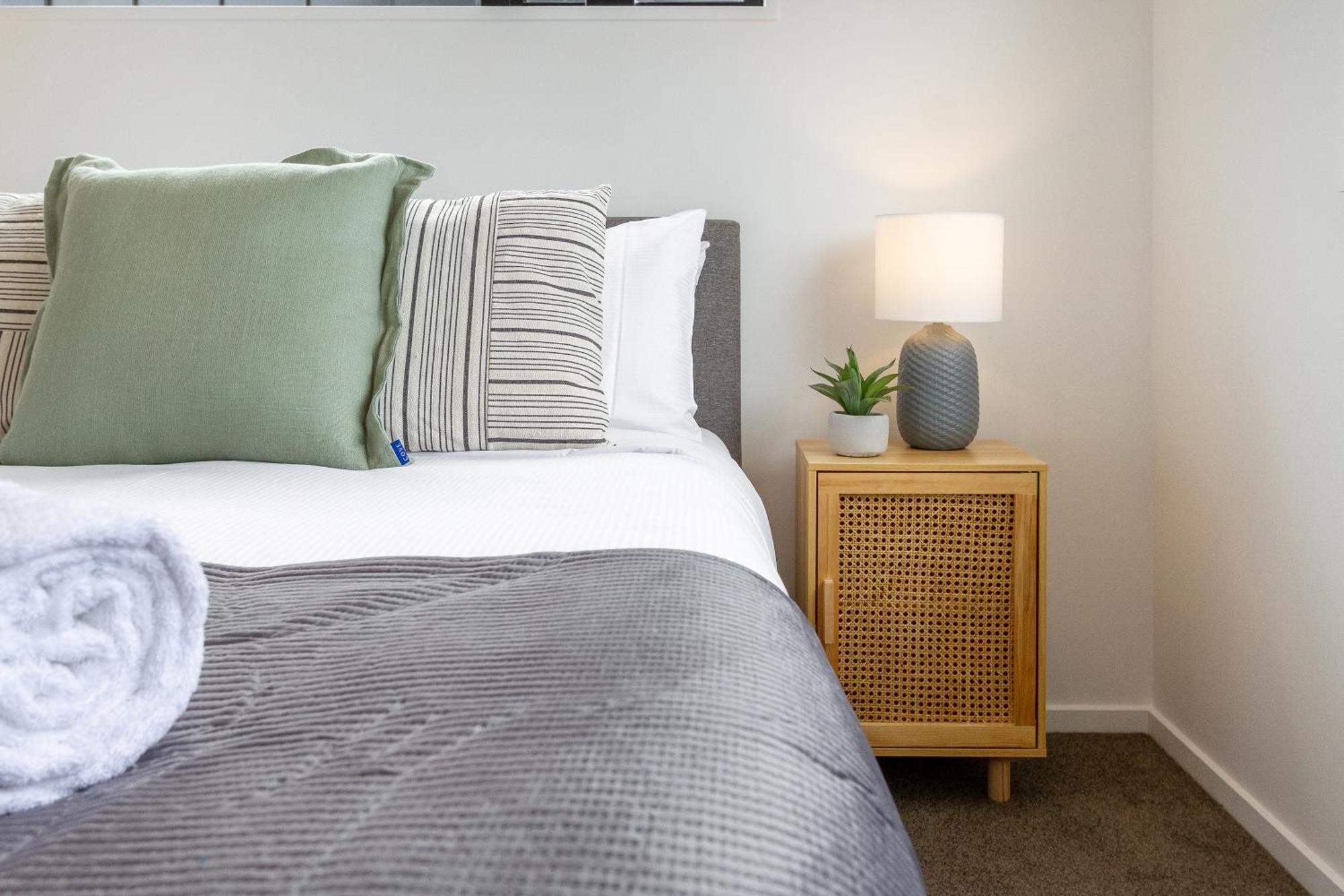 2Br Townhouse: Cosy, Close To City, Car Park Christchurch Exterior photo